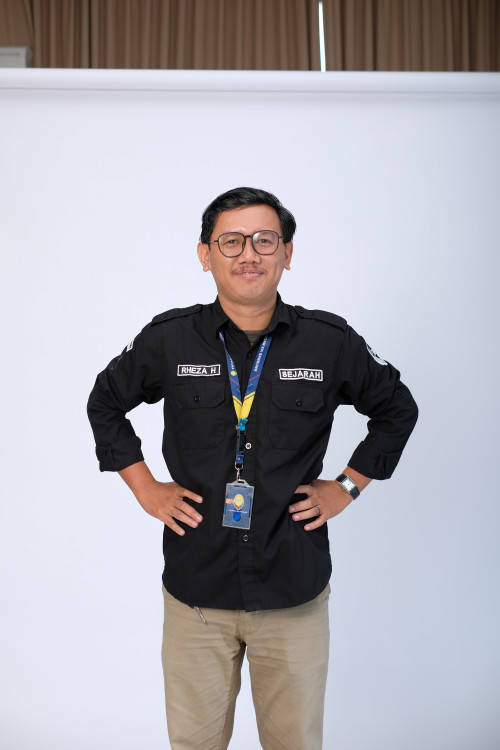 SMA BPI 1 BANDUNG Rheza Herlambang, S.Pd