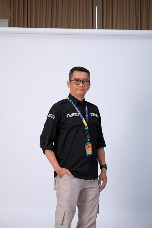 SMA BPI 1 BANDUNG Riva Rinaldi,S.Pd