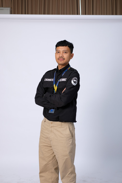 SMA BPI 1 BANDUNG Taufan Hikaiat,S.Pd