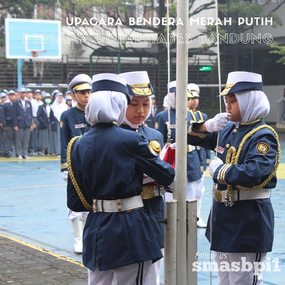 SMA BPI 1 BANDUNG Upacara Bendera Bersama Polisi 